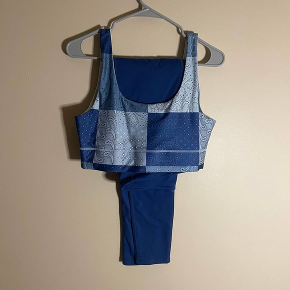 Fabletics Pants - Fabletics Large Womens workout set outfit Paisley Blue